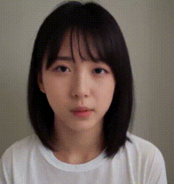 The swapping face image of black hair girl is hard to recognized by naked eyes,because it just mimicry face expression.